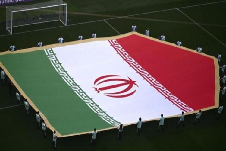 ฟุตบอลโลก 2022: Gregg Berhalter ขอโทษสำหรับการเปลี่ยนธงอิหร่านบนโซเชียลมีเดียโดยสหรัฐฯ