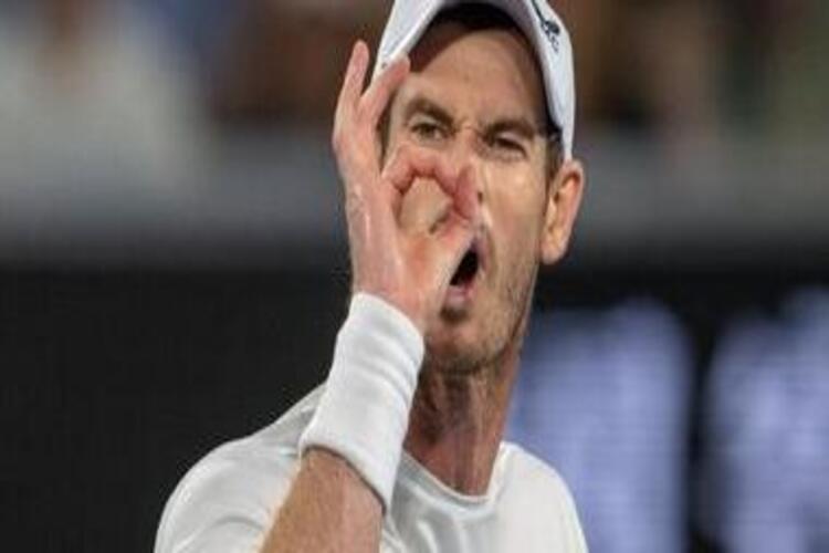 Andy Murray เก็บสามคะแนนการแข่งขันและชนะไทเบรกในเซตสุดท้ายเพื่อเอาชนะ Lorenzo Sonego 4-6 6-1 7-6 (7-4) ในรอบแรกของ Qatar Open